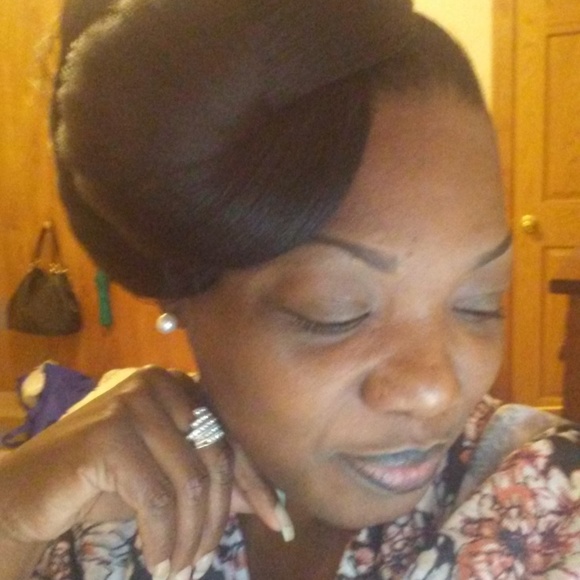 Meet your Posher, Chelle - Picture 2 of 2